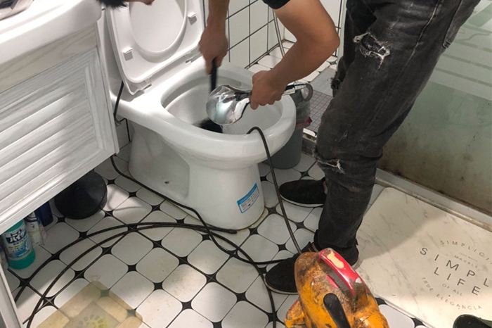 阜平马桶堵塞自己疏通还是找师傅?专业上门服务让你省时更省心