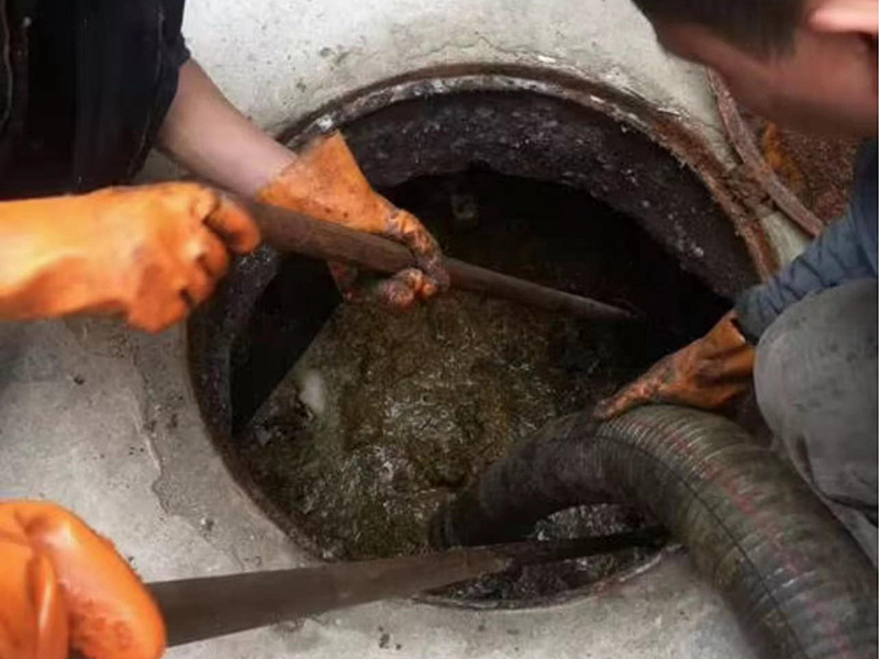 阜平清理化粪池时如何避免沼气的危害?